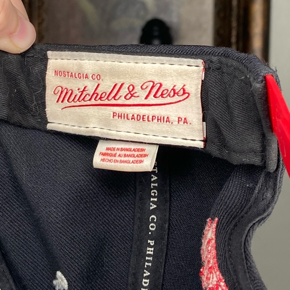 Black Chicago Bulls Snap Back Hat - Picture 4 of 5